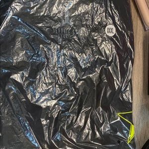 Jeffree Star black t shirt with yellow star